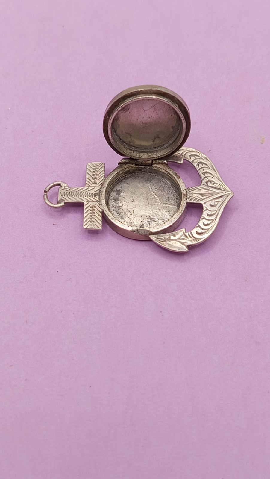 NO TARIFFS Vintage Engraved Anchor Hope Locket Pendant